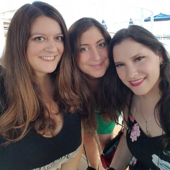 Meet your Posher, Danielle - Picture 1 of 1